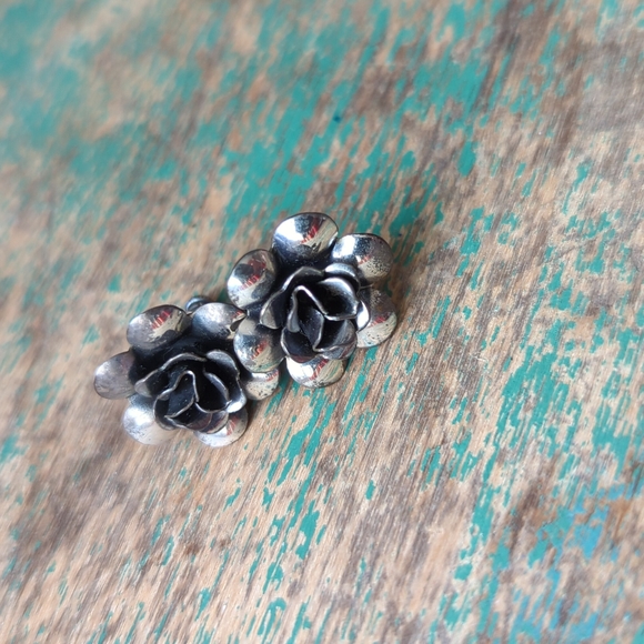 Vintage Sterling Silver 3D Rose Flower Screw-Back Earrings - Picture 7 of 9